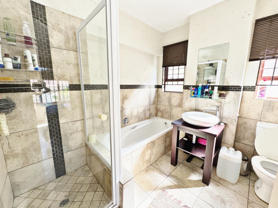 To Let 3 Bedroom Property for Rent in Ferndale Gauteng