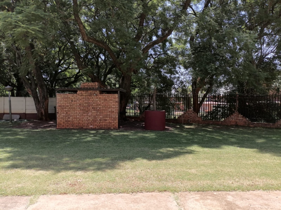 2 Bedroom Property for Sale in Pretoria North Gauteng