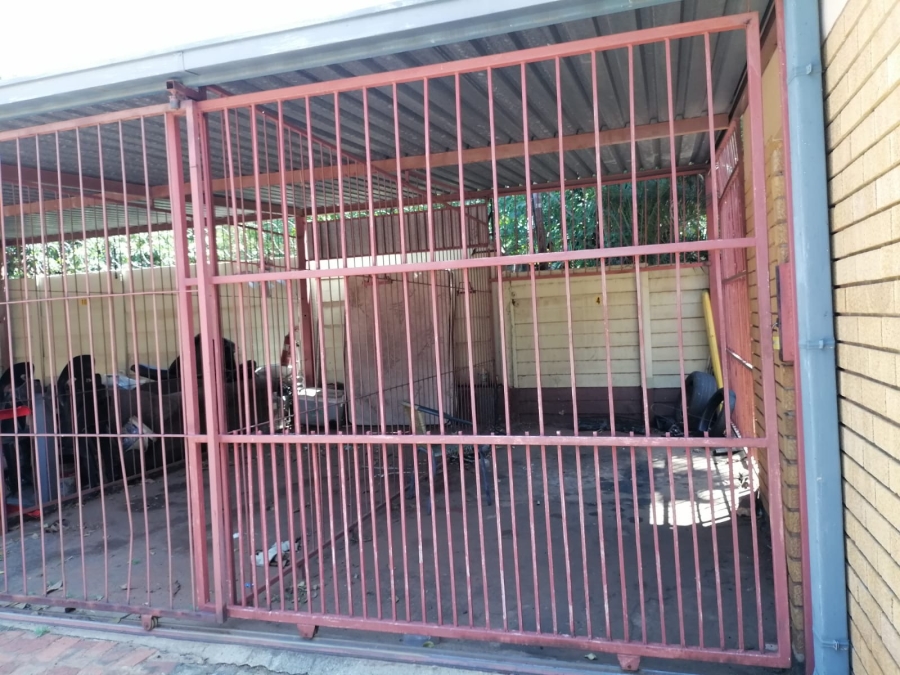 2 Bedroom Property for Sale in Pretoria North Gauteng
