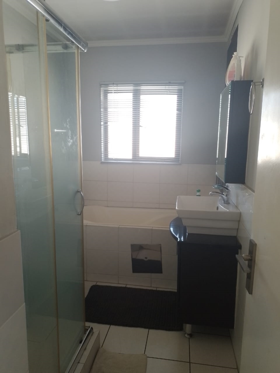 2 Bedroom Property for Sale in Noordwyk Gauteng