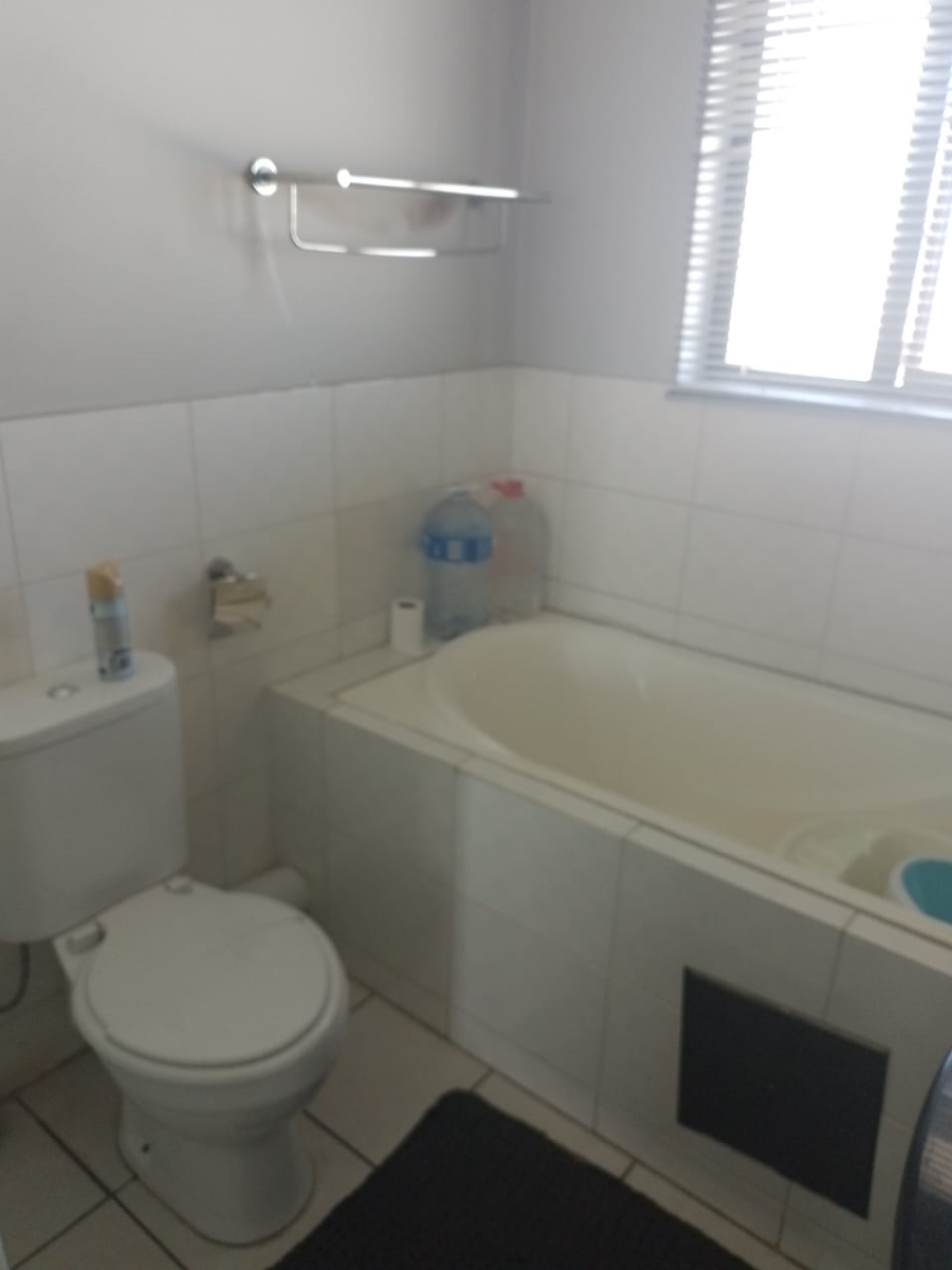 2 Bedroom Property for Sale in Noordwyk Gauteng