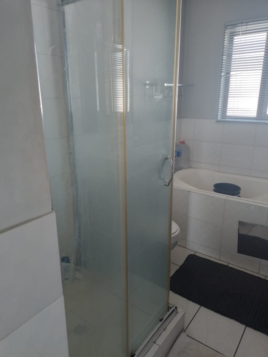 2 Bedroom Property for Sale in Noordwyk Gauteng