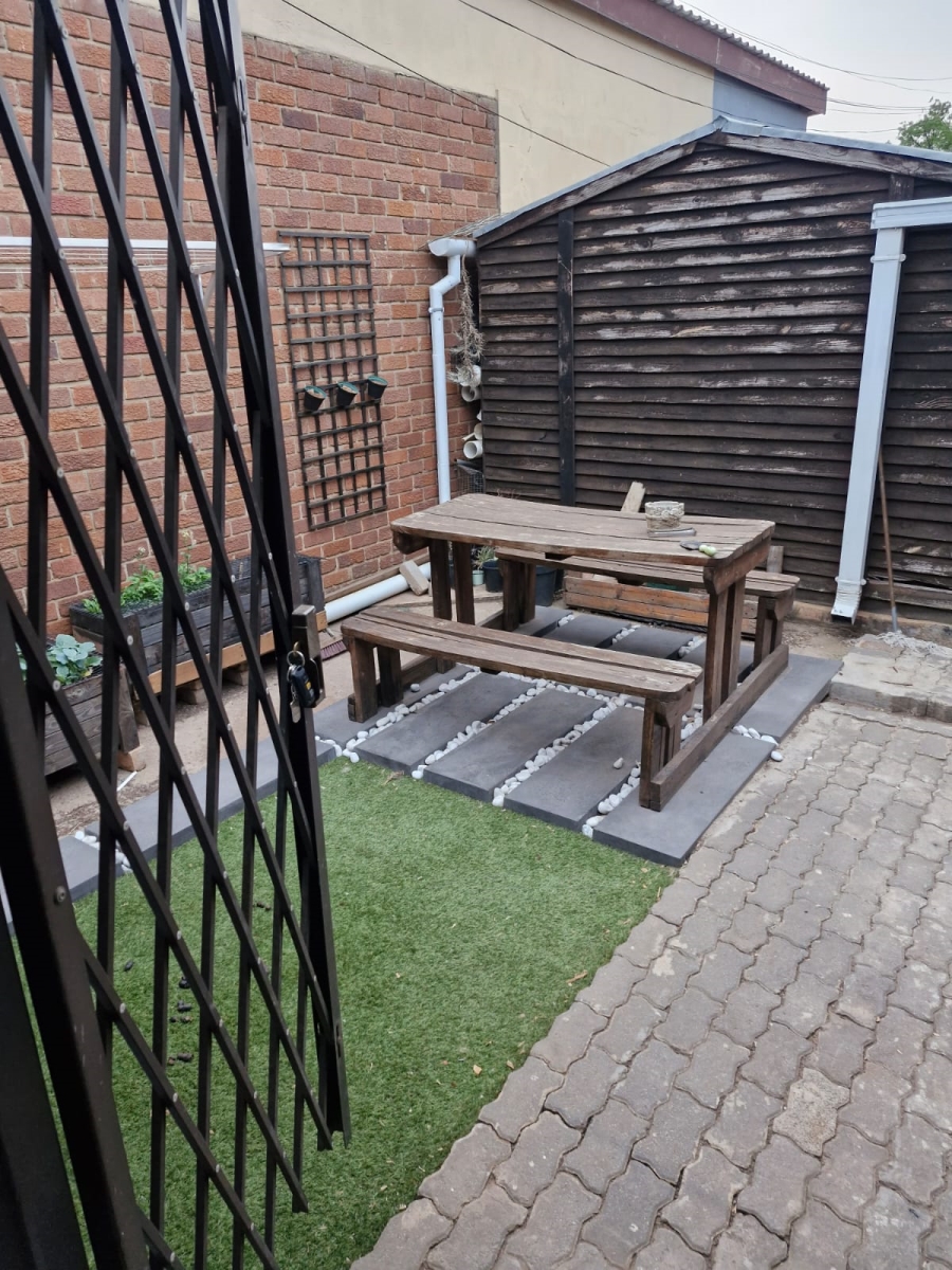 To Let 1 Bedroom Property for Rent in Moregloed Gauteng