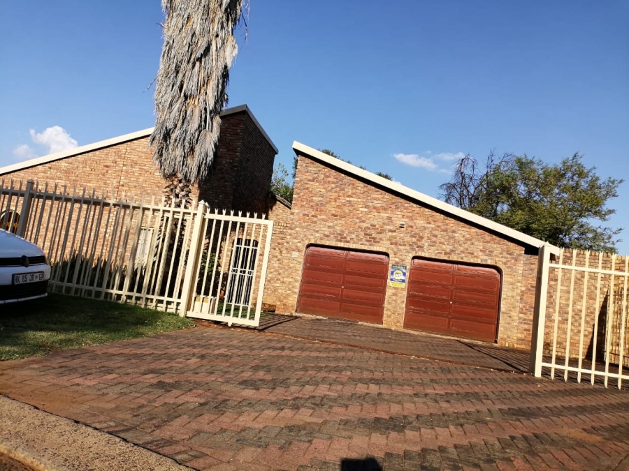 4 Bedroom Property for Sale in Theresa Park Gauteng