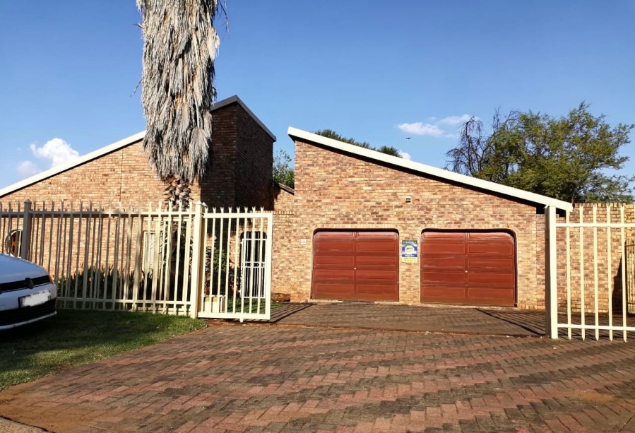4 Bedroom Property for Sale in Theresa Park Gauteng