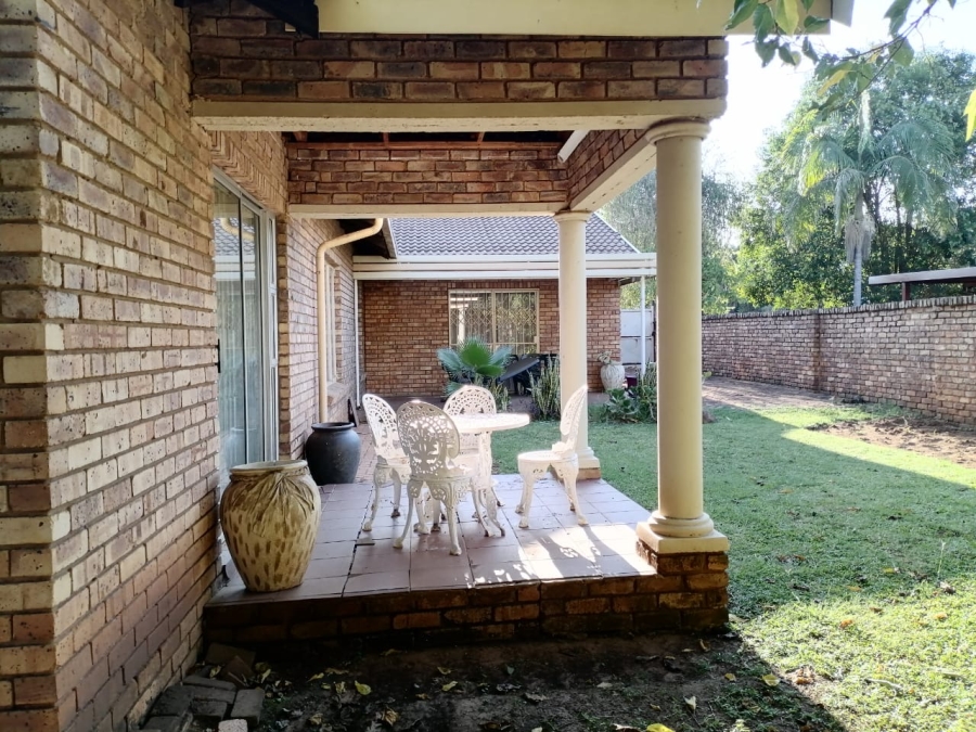 4 Bedroom Property for Sale in Theresa Park Gauteng