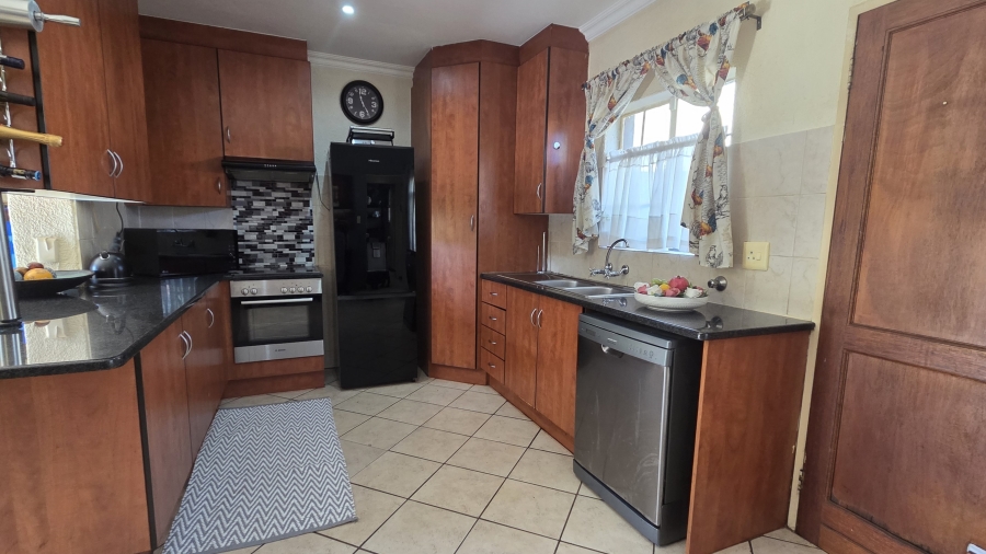 3 Bedroom Property for Sale in Annlin Gauteng