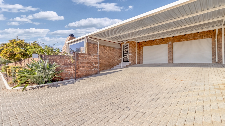 3 Bedroom Property for Sale in Florauna Gauteng