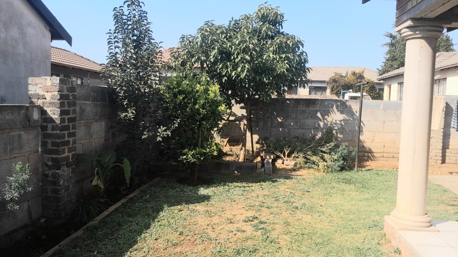 To Let 3 Bedroom Property for Rent in Birch Acres Gauteng