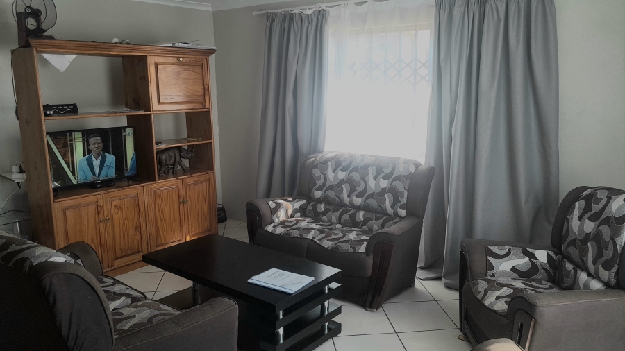 To Let 3 Bedroom Property for Rent in Birch Acres Gauteng