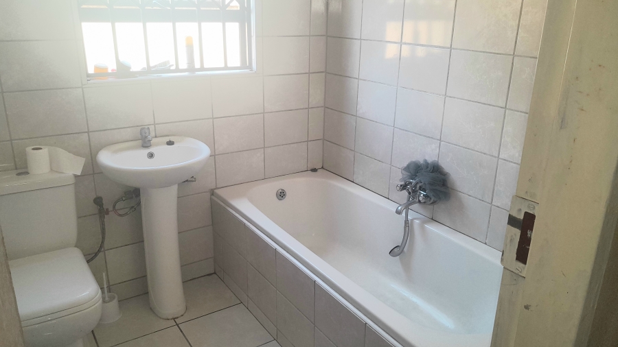 To Let 3 Bedroom Property for Rent in Birch Acres Gauteng