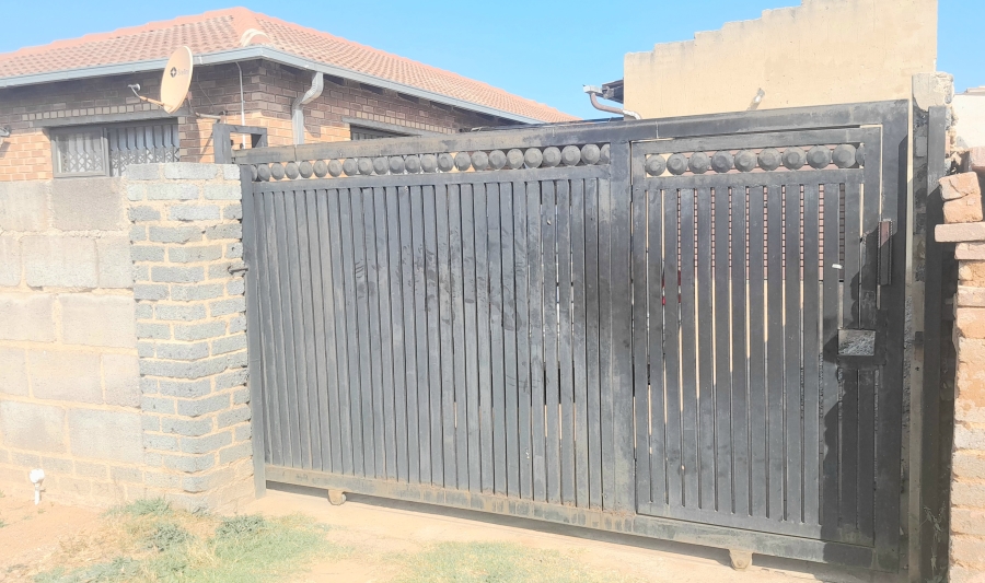 To Let 3 Bedroom Property for Rent in Birch Acres Gauteng