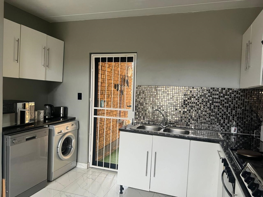 To Let 2 Bedroom Property for Rent in Honeydew Gauteng