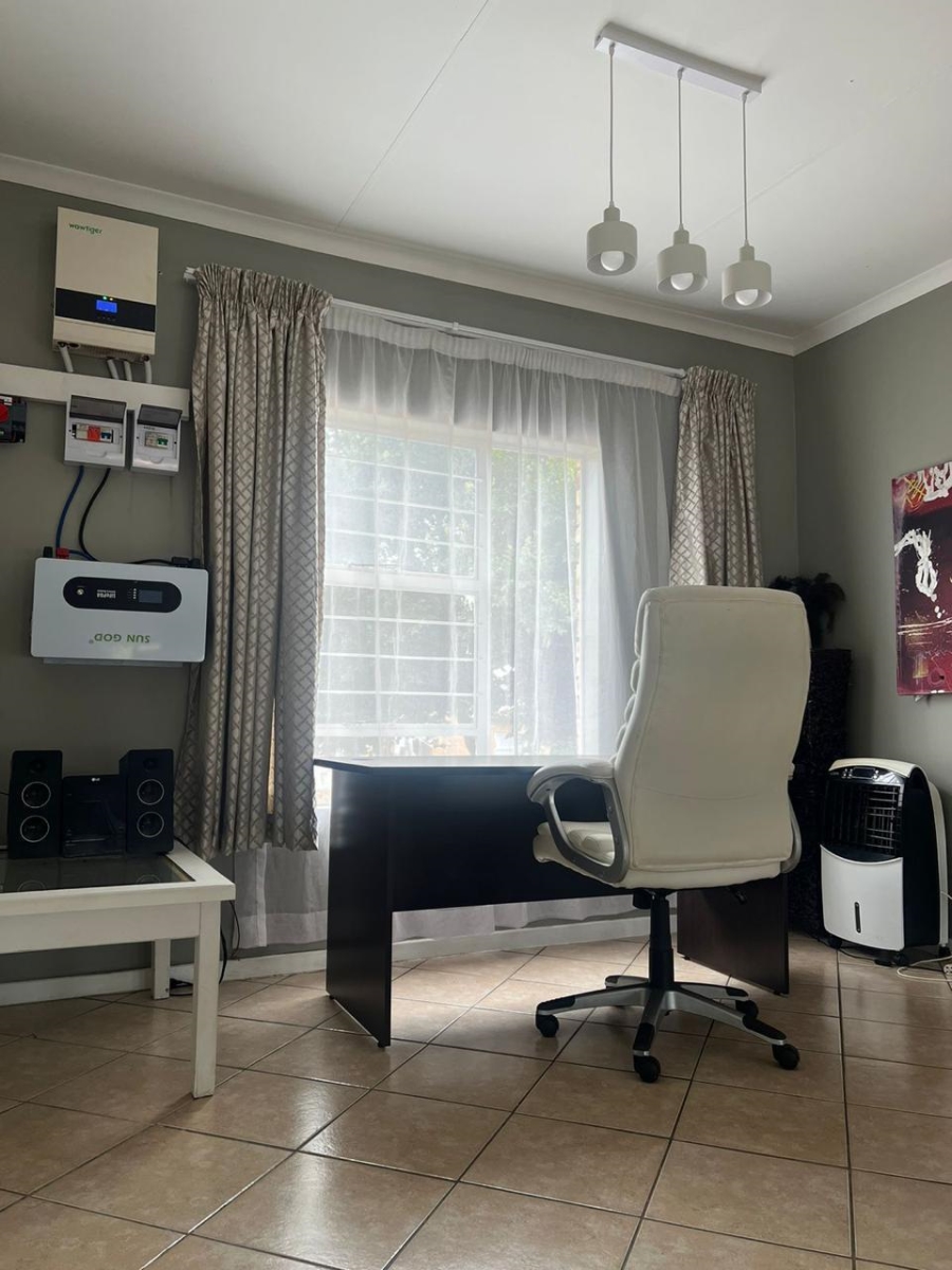 To Let 2 Bedroom Property for Rent in Honeydew Gauteng