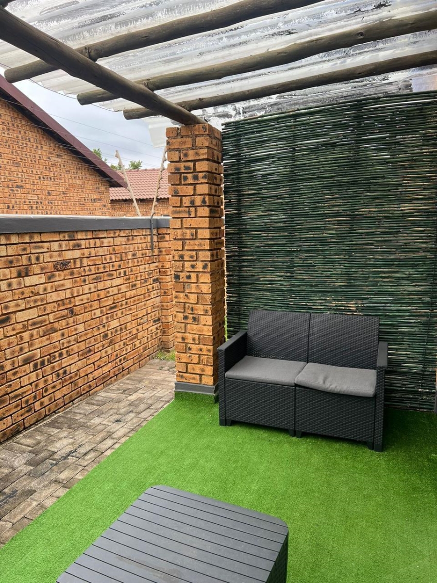 To Let 2 Bedroom Property for Rent in Honeydew Gauteng