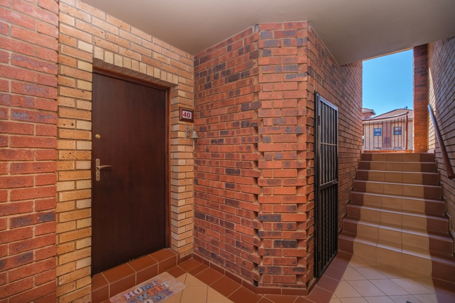 2 Bedroom Property for Sale in Honeydew Grove Gauteng
