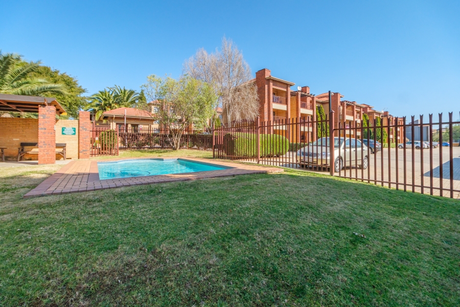 2 Bedroom Property for Sale in Honeydew Grove Gauteng