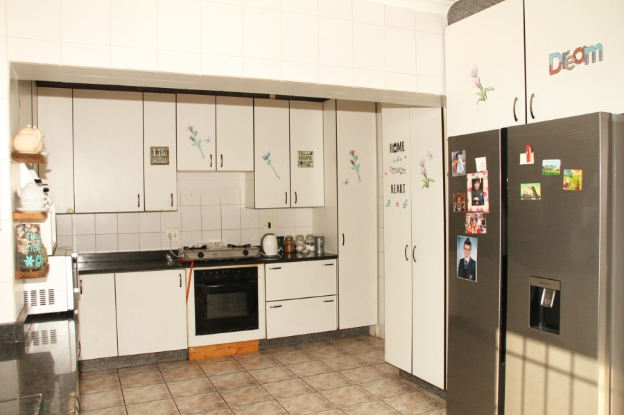 4 Bedroom Property for Sale in Brackendowns Gauteng