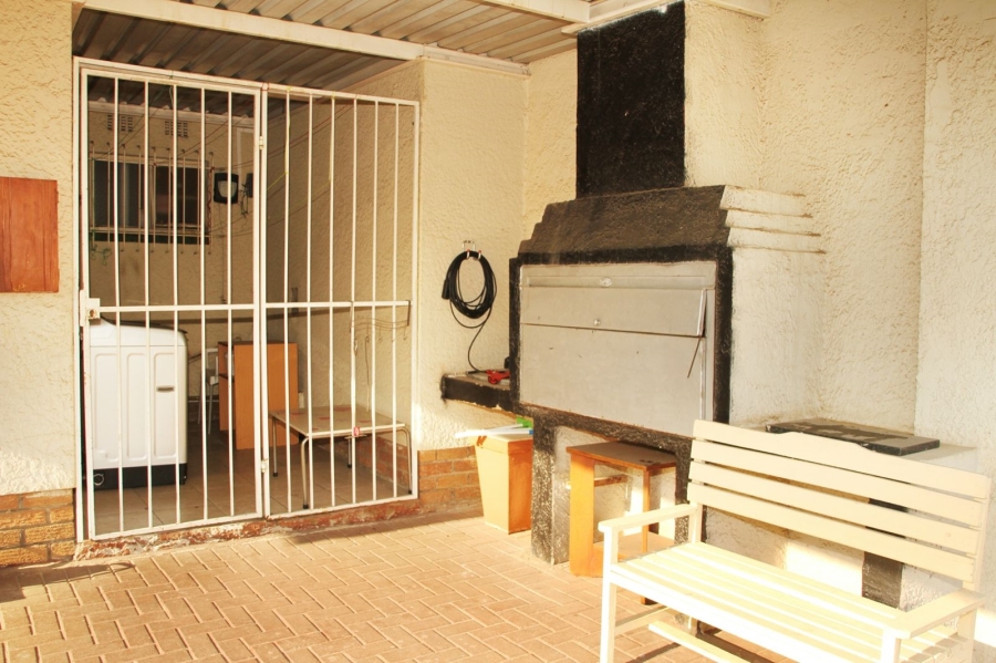 4 Bedroom Property for Sale in Brackendowns Gauteng