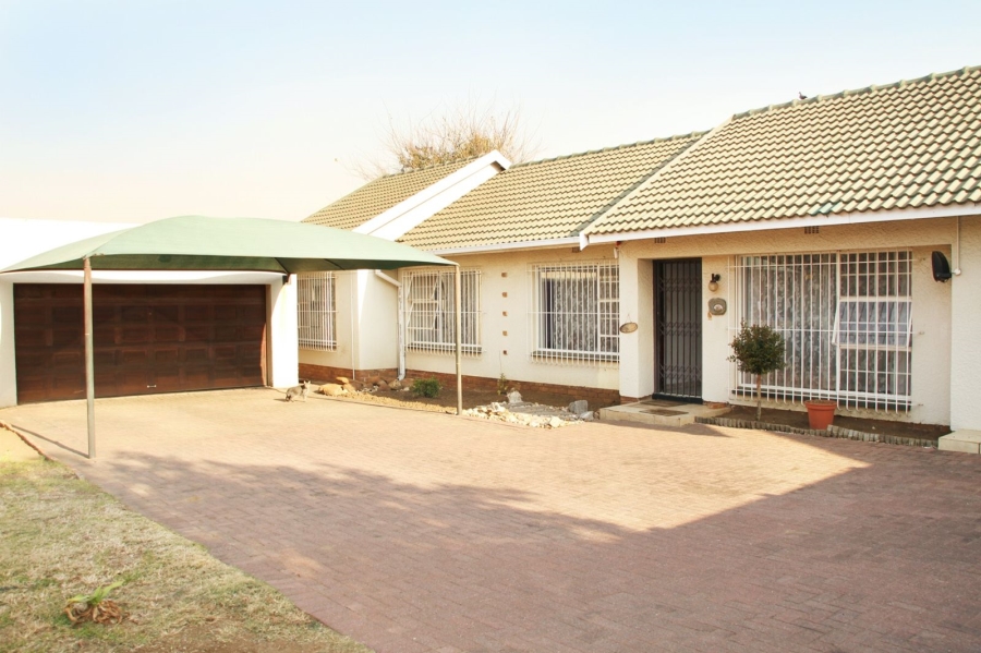 4 Bedroom Property for Sale in Brackendowns Gauteng