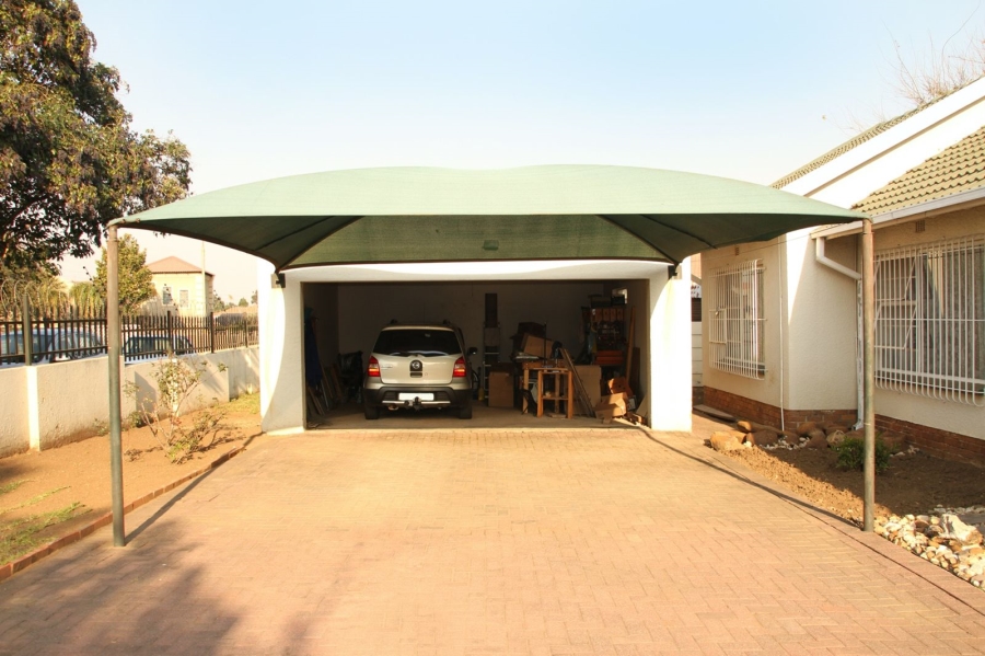 4 Bedroom Property for Sale in Brackendowns Gauteng