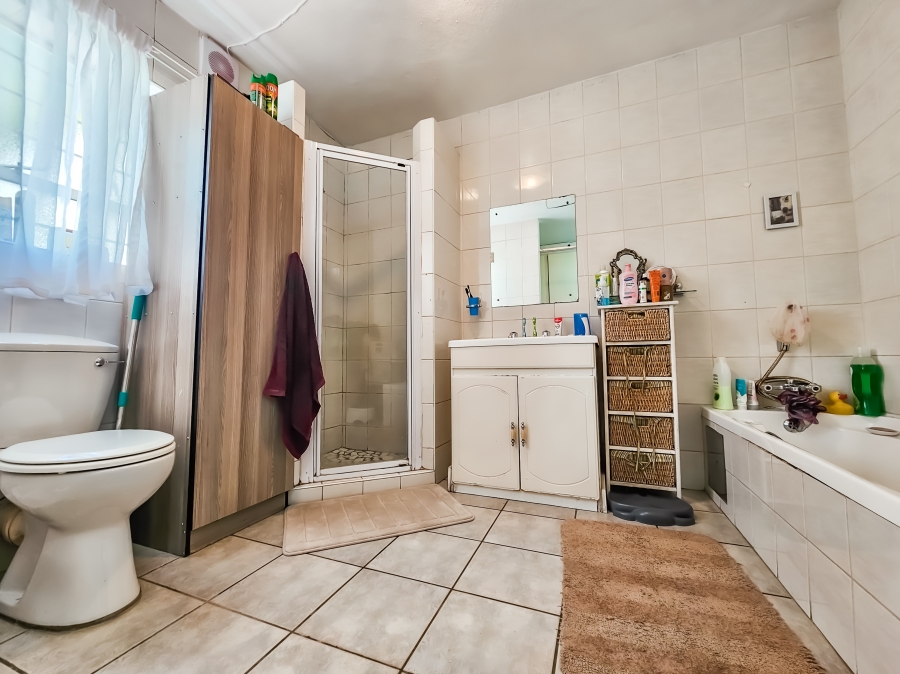 To Let 3 Bedroom Property for Rent in Faerie Glen Gauteng