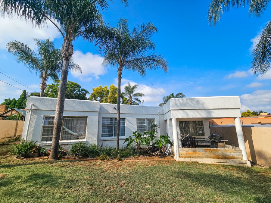 To Let 3 Bedroom Property for Rent in Faerie Glen Gauteng