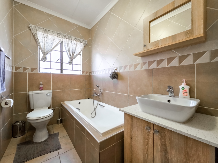 To Let 3 Bedroom Property for Rent in Equestria Gauteng