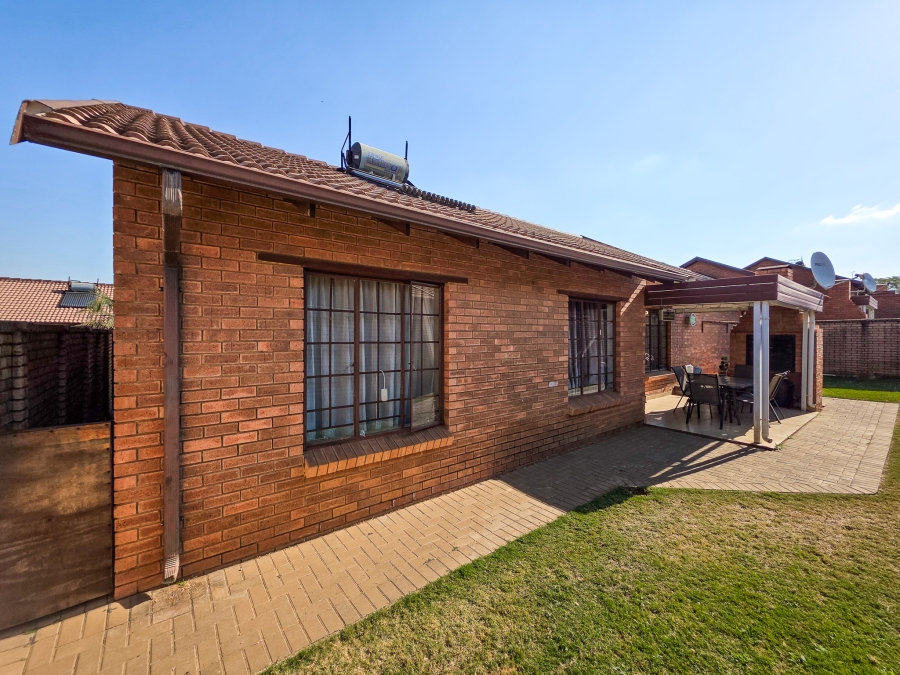 To Let 3 Bedroom Property for Rent in Equestria Gauteng