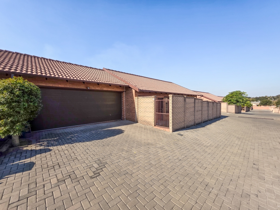 To Let 3 Bedroom Property for Rent in Equestria Gauteng