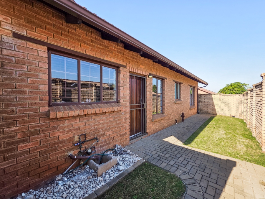 To Let 3 Bedroom Property for Rent in Equestria Gauteng