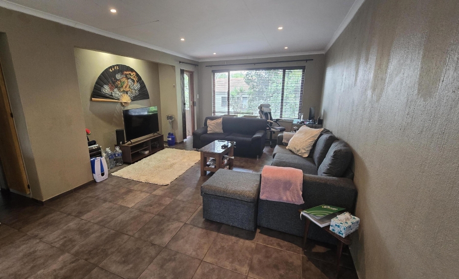 2 Bedroom Property for Sale in Sunninghill Gauteng