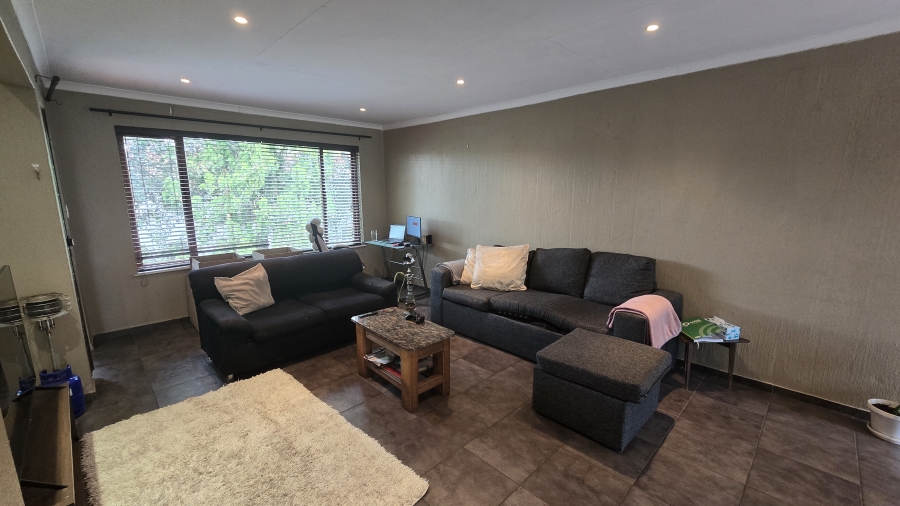 2 Bedroom Property for Sale in Sunninghill Gauteng