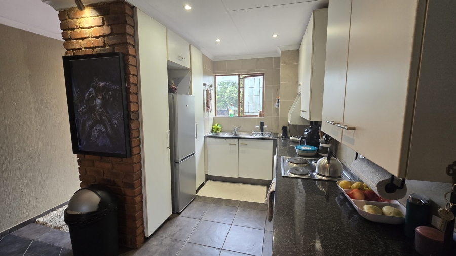 2 Bedroom Property for Sale in Sunninghill Gauteng