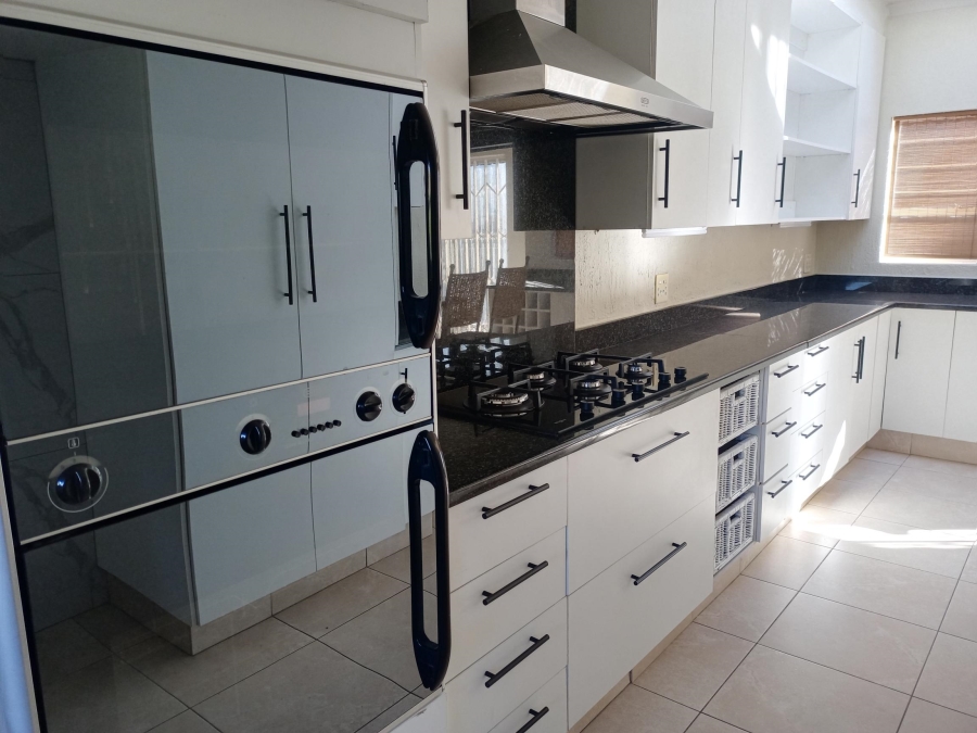 To Let 3 Bedroom Property for Rent in Sandown Gauteng