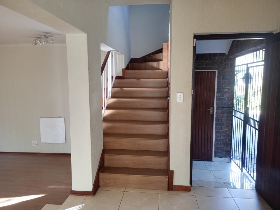 To Let 3 Bedroom Property for Rent in Sandown Gauteng