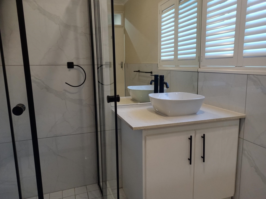 To Let 3 Bedroom Property for Rent in Sandown Gauteng