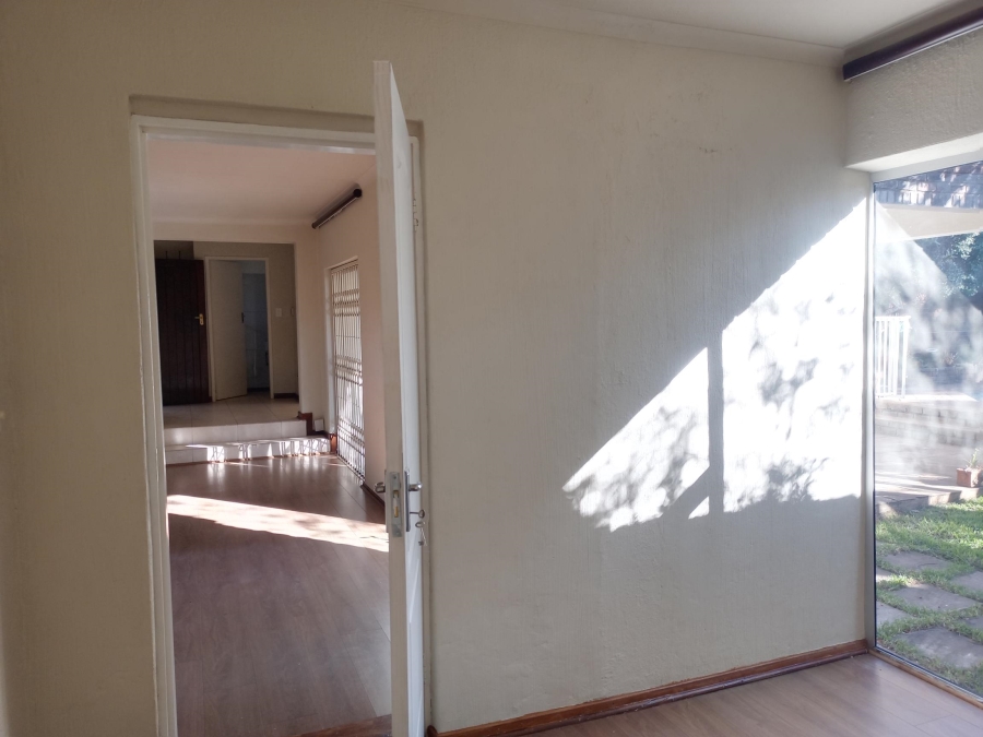 To Let 3 Bedroom Property for Rent in Sandown Gauteng