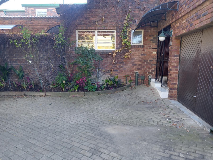 To Let 3 Bedroom Property for Rent in Sandown Gauteng