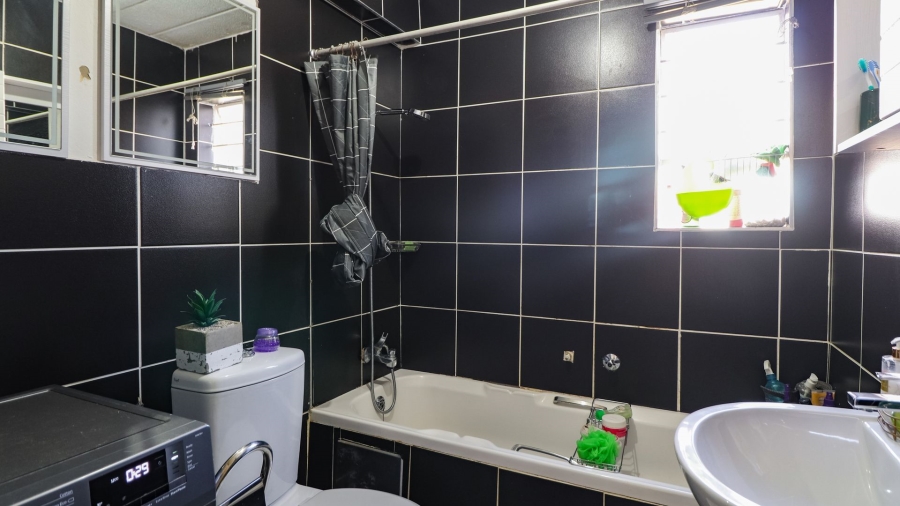 2 Bedroom Property for Sale in Morningside Gauteng