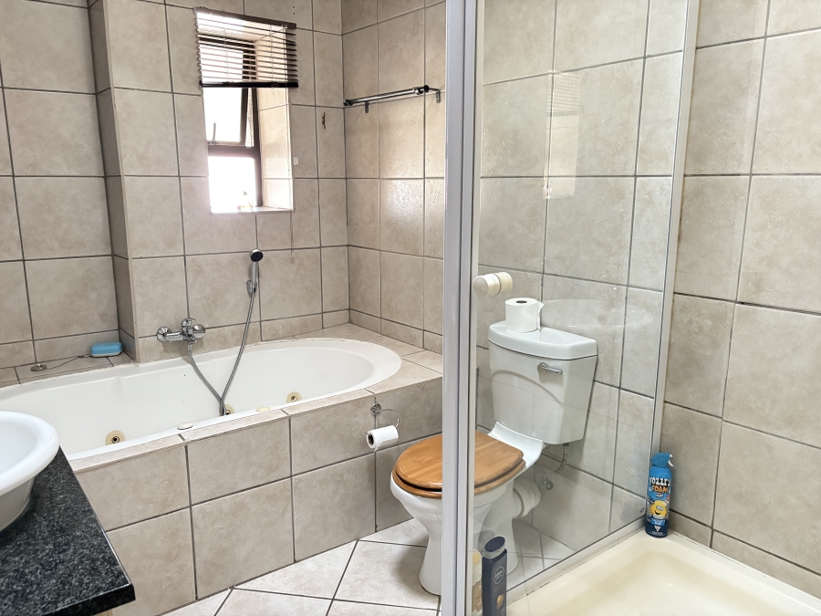 3 Bedroom Property for Sale in Fairland Gauteng
