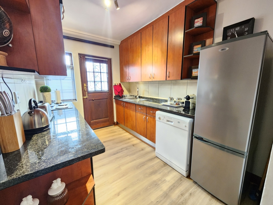 To Let 2 Bedroom Property for Rent in Waterkloof Ridge Gauteng
