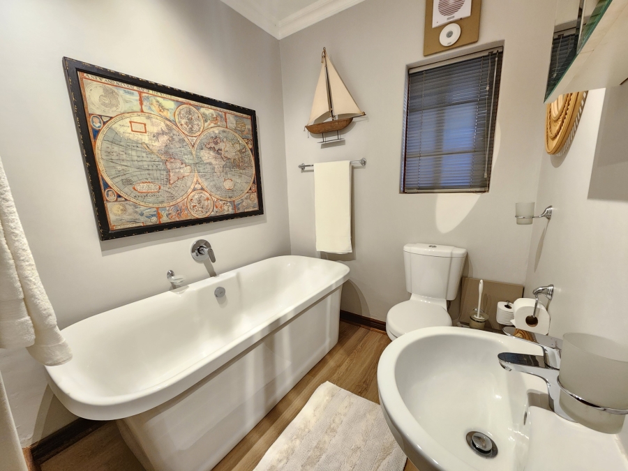 To Let 2 Bedroom Property for Rent in Waterkloof Ridge Gauteng