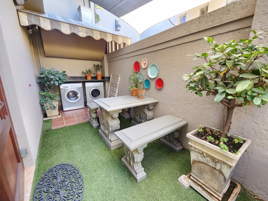 To Let 2 Bedroom Property for Rent in Waterkloof Ridge Gauteng
