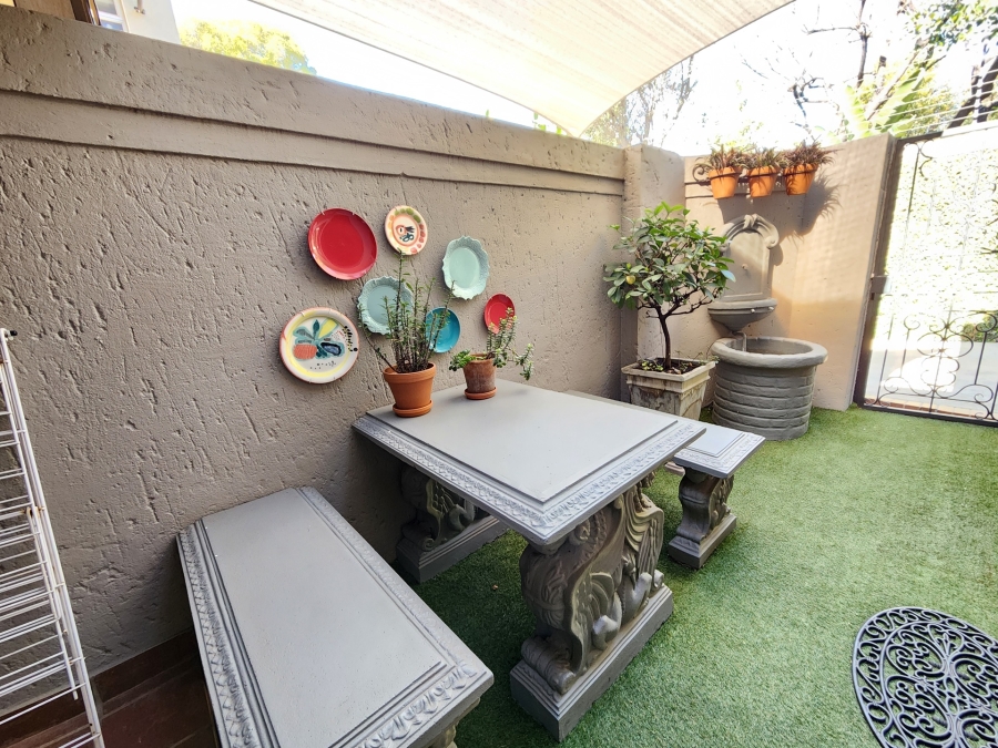 To Let 2 Bedroom Property for Rent in Waterkloof Ridge Gauteng