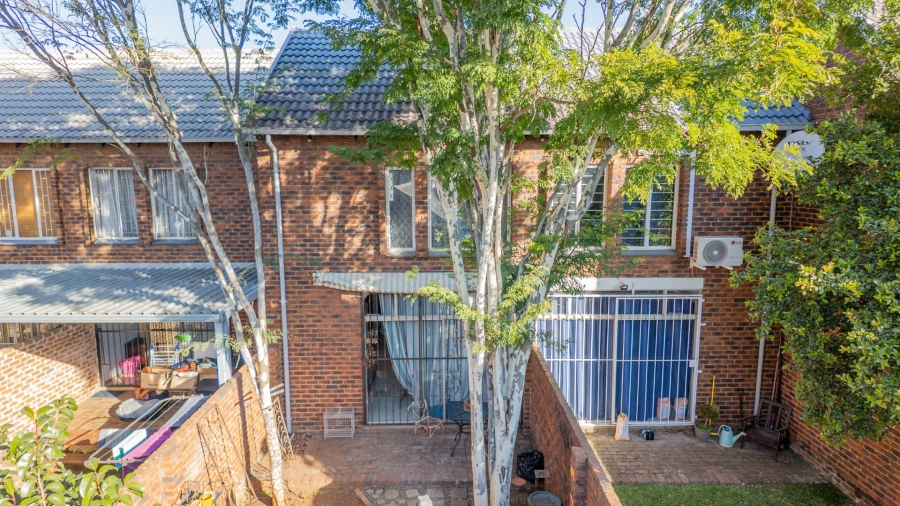 1 Bedroom Property for Sale in Pierre Van Ryneveld Gauteng