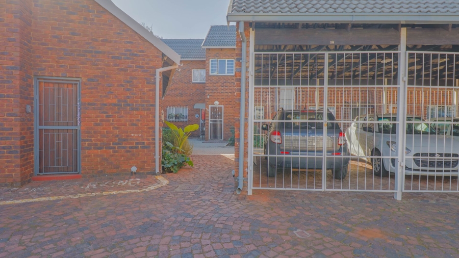 1 Bedroom Property for Sale in Pierre Van Ryneveld Gauteng