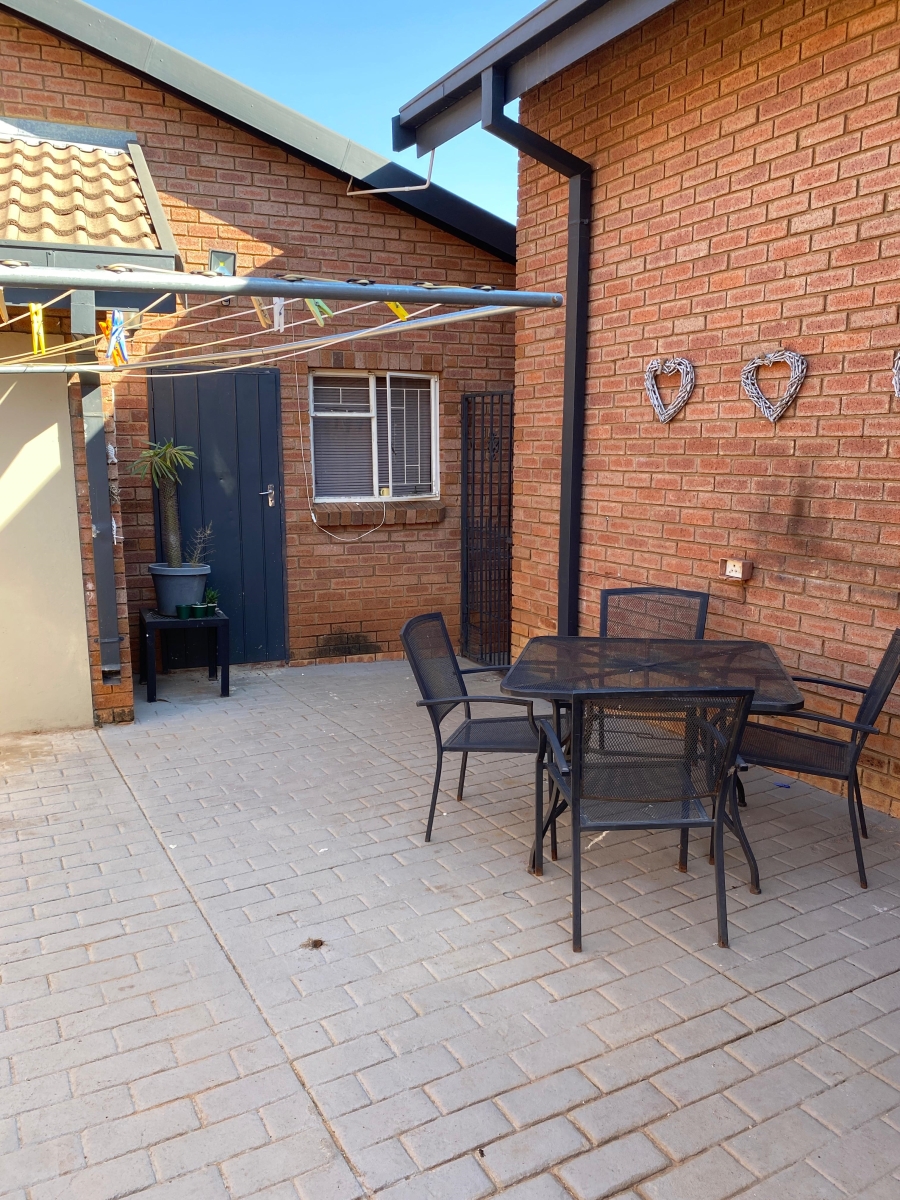 3 Bedroom Property for Sale in Annlin Gauteng