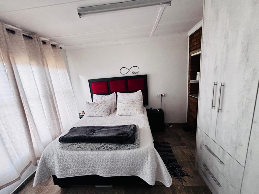 To Let 1 Bedroom Property for Rent in Krugersdorp West Gauteng