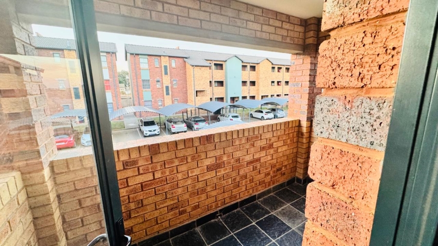 2 Bedroom Property for Sale in Olifantsvlei Gauteng